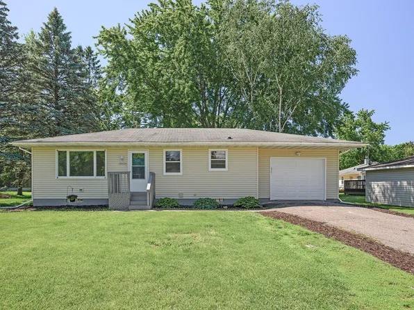 13025 N 3rd Ave, Lindstrom, MN 55045