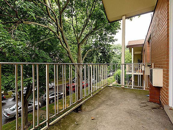 5th image of 1545 W Chase Ave APT 302