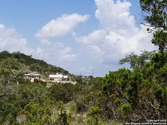 4th image of 532 Damar Dr