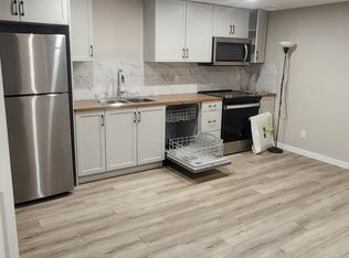 125 Edith Vlg NW, Calgary, AB T3R1Y9