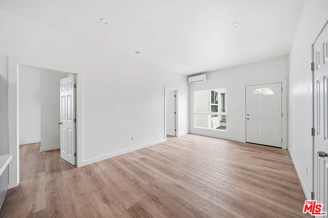 2 bed, 1.0 bath, 850 sqft, $2,690 — Photo 2