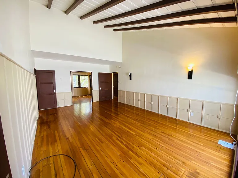6300 W Olympic Blvd — Photo 2