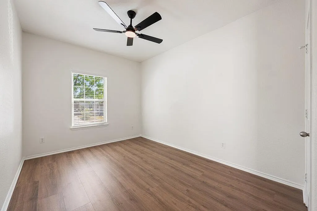 4 bed, 2.0 bath, 2092 sqft, $2,495 — Photo 4