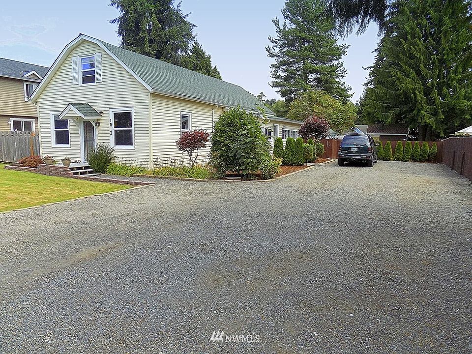 1st image of 1013 Railroad ave
