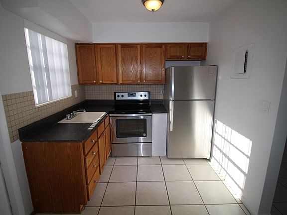 5th image of 873 NE 39th St