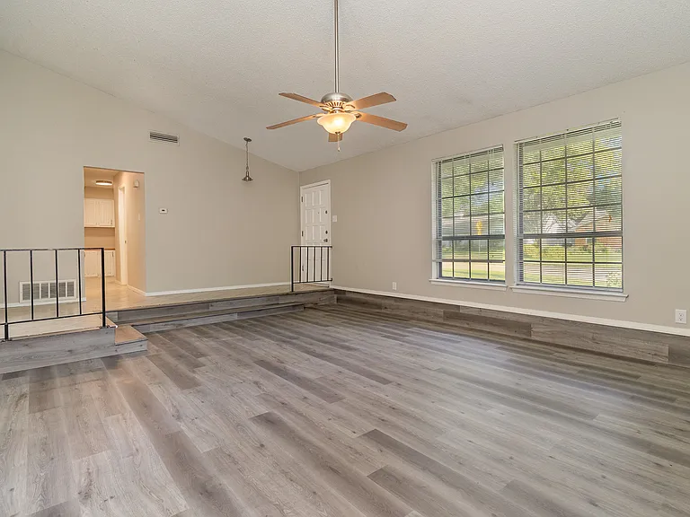 2311 Lawnmeadow Dr — Photo 3