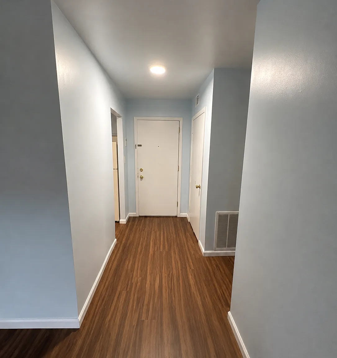 1 bed, 702 sqft, $1,095 — Photo 1