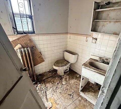 4th image of 2942 Rutledge St