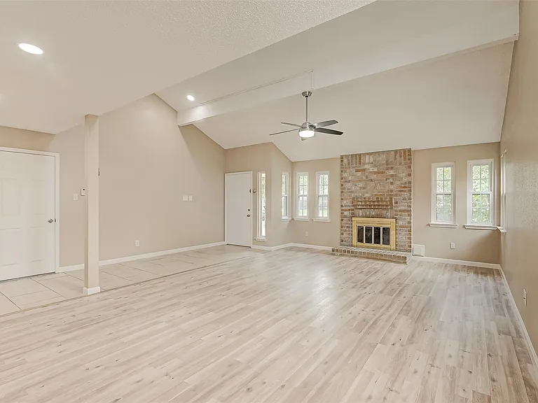 2302 Brook View Ln — Photo 5