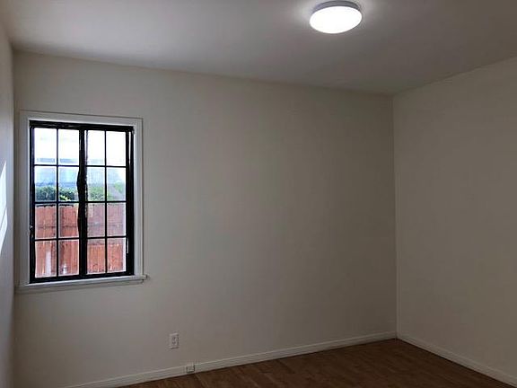 5th image of 7431 Yarmouth Ave