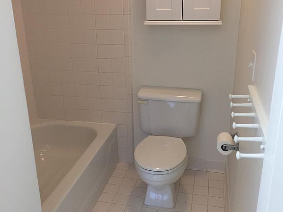 5th image of 831 Saint Clair St