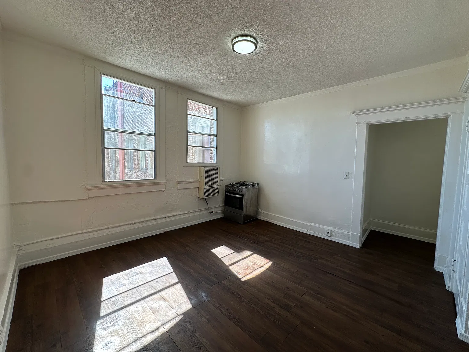 1310 S Kenmore Ave — Photo 2