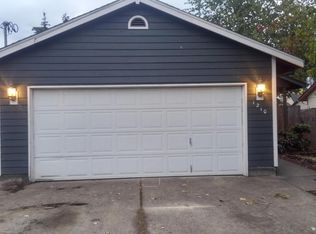 1210 E 6th St, Newberg, OR