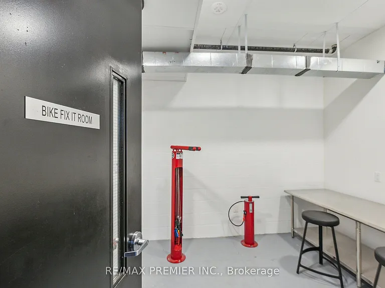 55 Duke St W #1709 — Photo 9