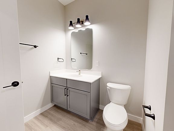 4th image of 608 2nd Ave S #910
