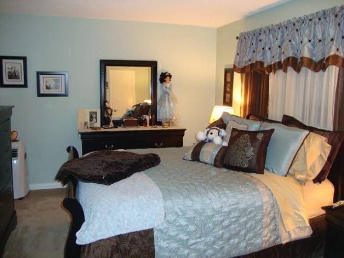 Master bed room 