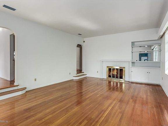 4th image of 1239 Woodward Ave