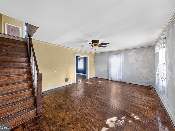 4th image of 908 E 16th St