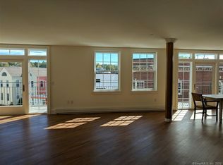 5 Church Ln APT 303, Westport, CT 06880