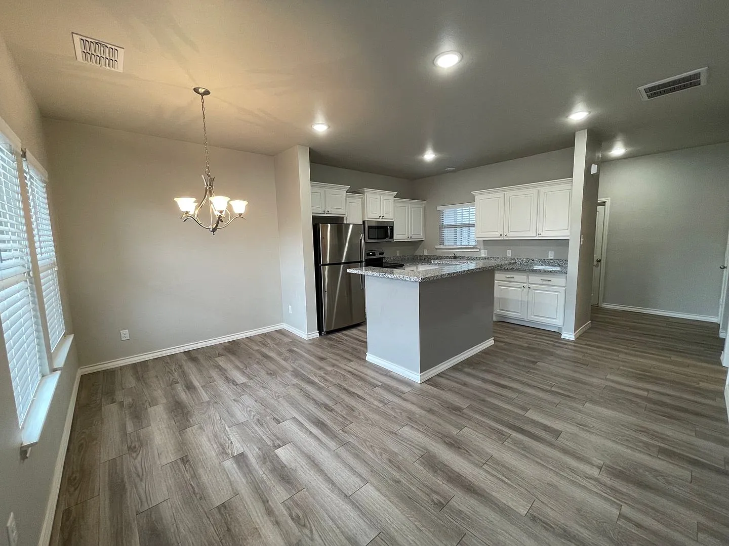Fabulous Townhome In Nw Lubbock - 3b/3.5b/2g — Photo 3