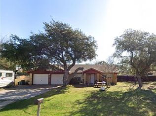 1036 Pine Ave, Rockport, TX 78382