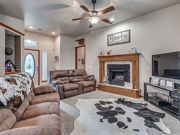 5th image of 1615 Silver Oak Dr