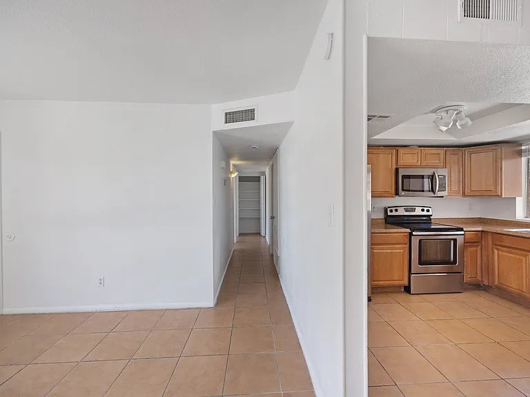 1826 W Behrend Dr — Photo 12