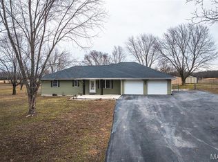 30400 Peach Blossom Ln, Lebanon, MO 65536