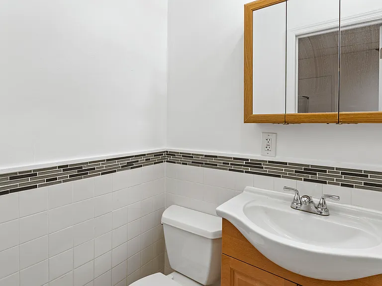 14 Bayville Ave #4 — Photo 5