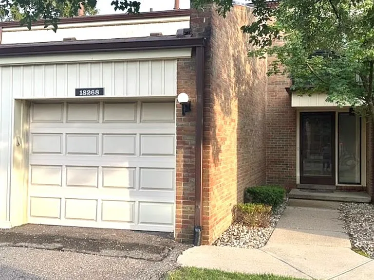 18268 University Park Dr — Photo 3