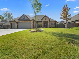 1221 Magnolia Dr, Ada, OK 74820