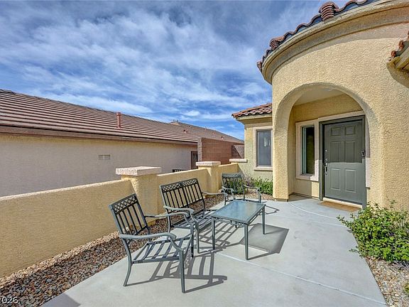 2nd image of 2700 Rue Montpellier Ave