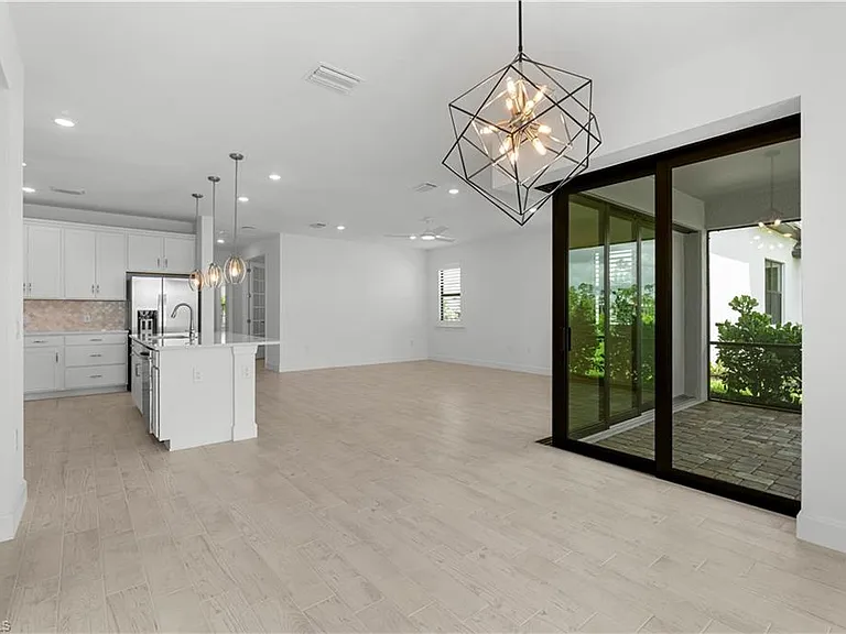 2104 Freemont Way NE — Photo 5