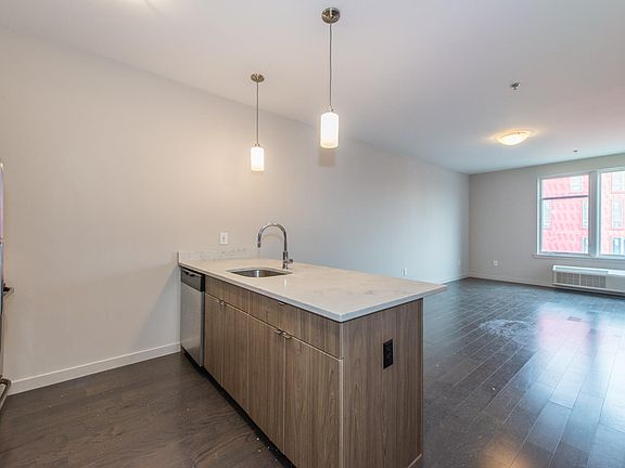4th image of 361 Newark Ave APT 401