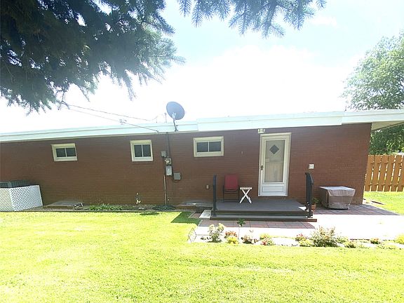 3rd image of 1509 E Hackberry St