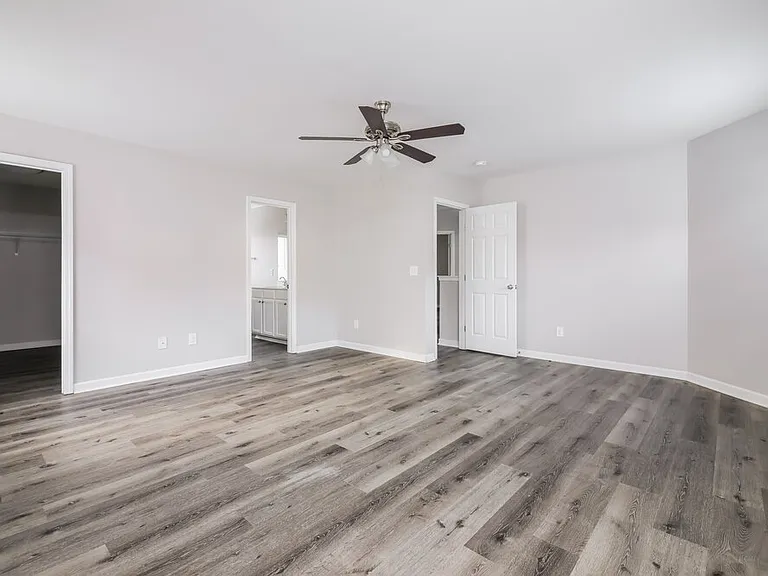 305 Farrington Dr — Photo 11
