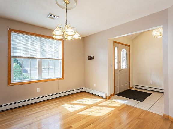 3rd image of 380 Spruce St