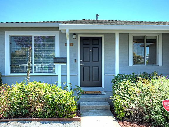 2nd image of 2852 Cabrillo Ave