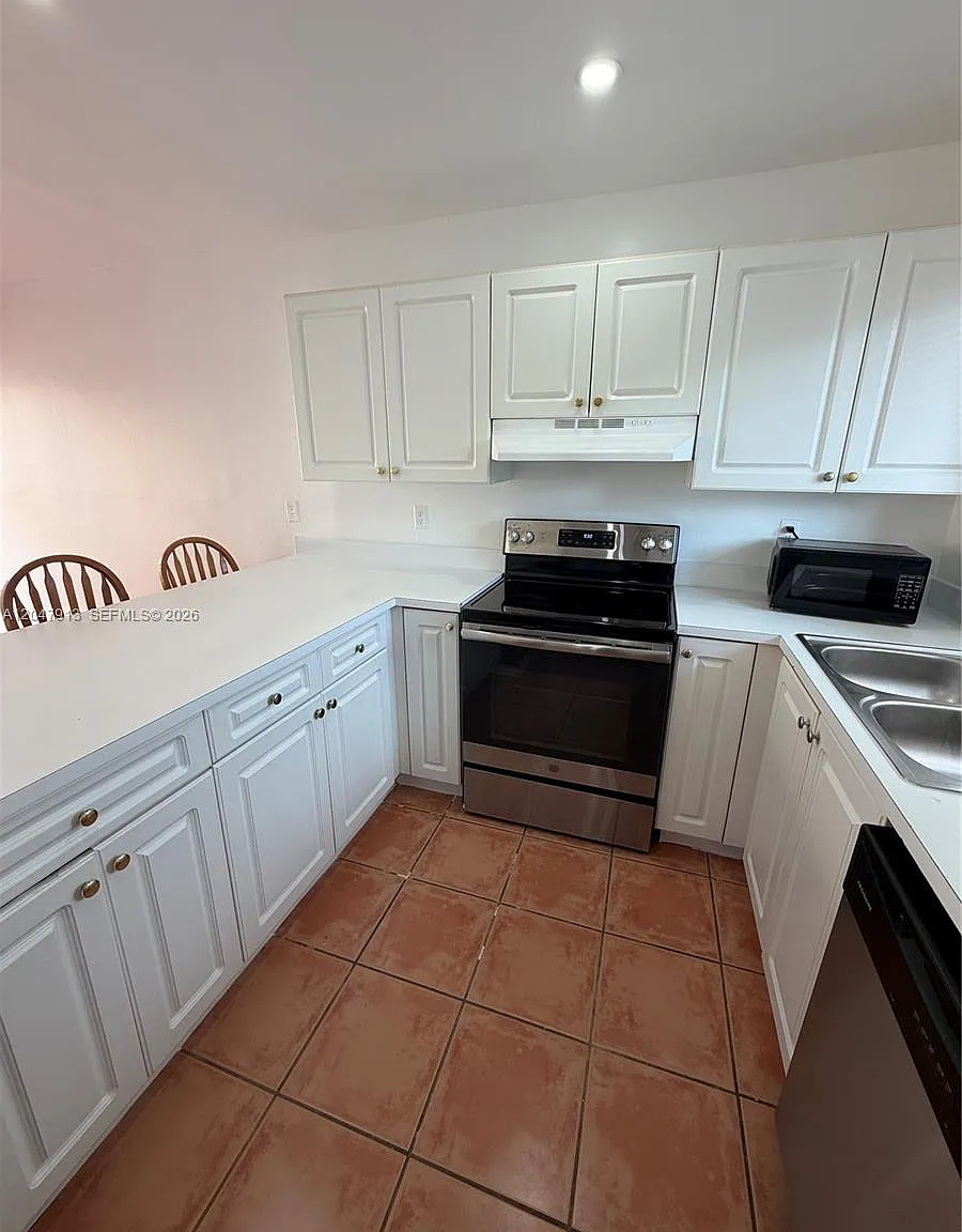 Paseo Real Condo — Photo 4
