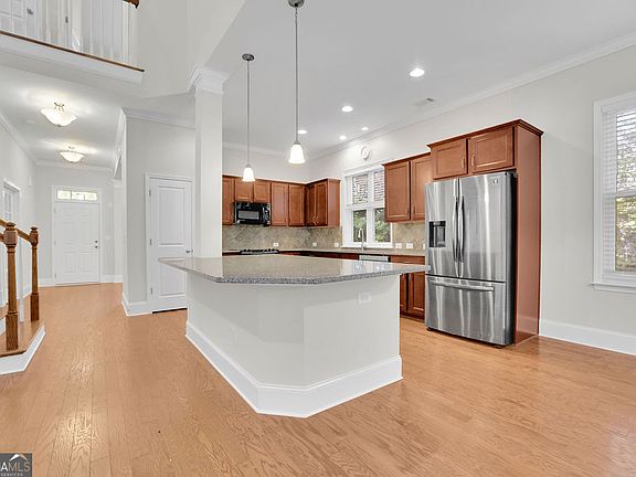 4th image of 519 Huntington Dr
