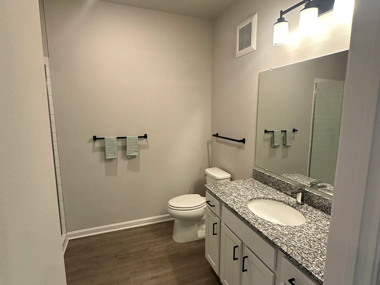 1 bed, 795 sqft, $1,099 — Photo 3