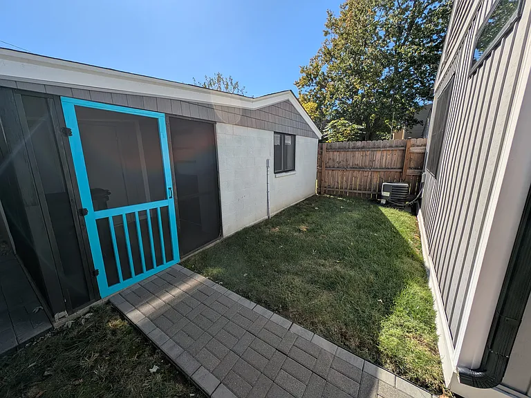 670 Lynn St — Photo 11