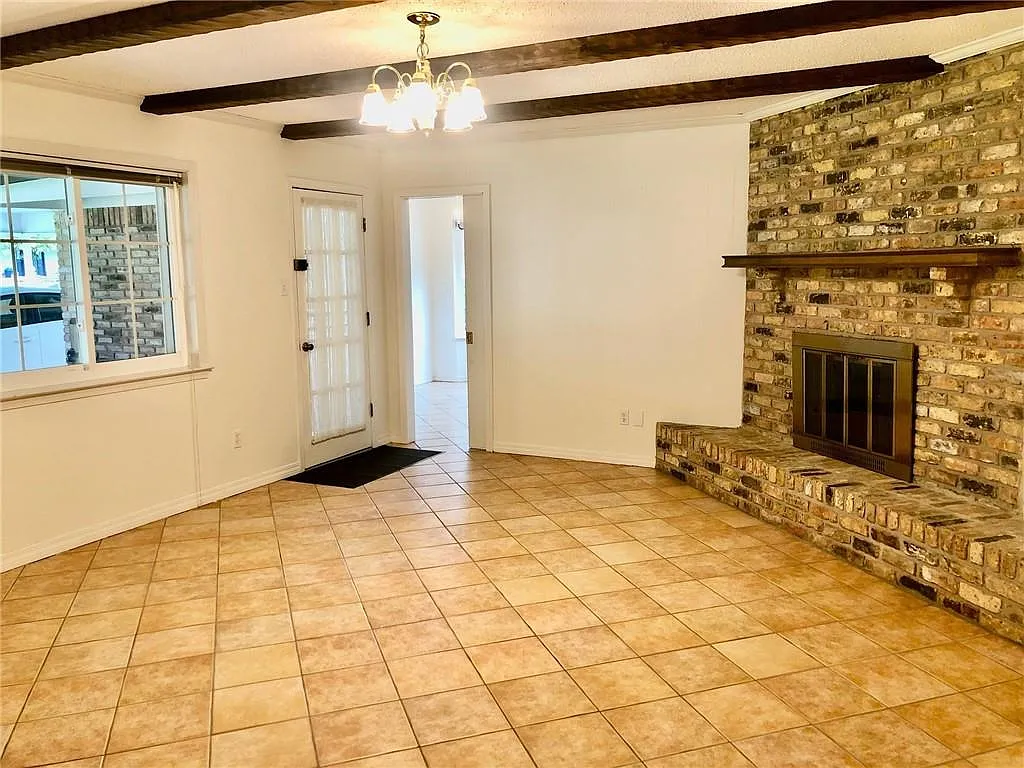 4 bed, 2.0 bath, 2075 sqft, $1,500 — Photo 3