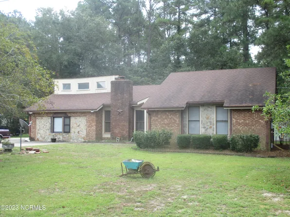 12820 Stratford Drive, Laurinburg, NC 28352