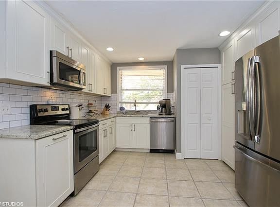 4th image of 1856 Hill Ave