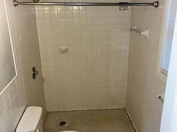 3rd image of 2027 Jackson St APT 4