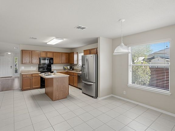 5th image of 513 Zapata Cir