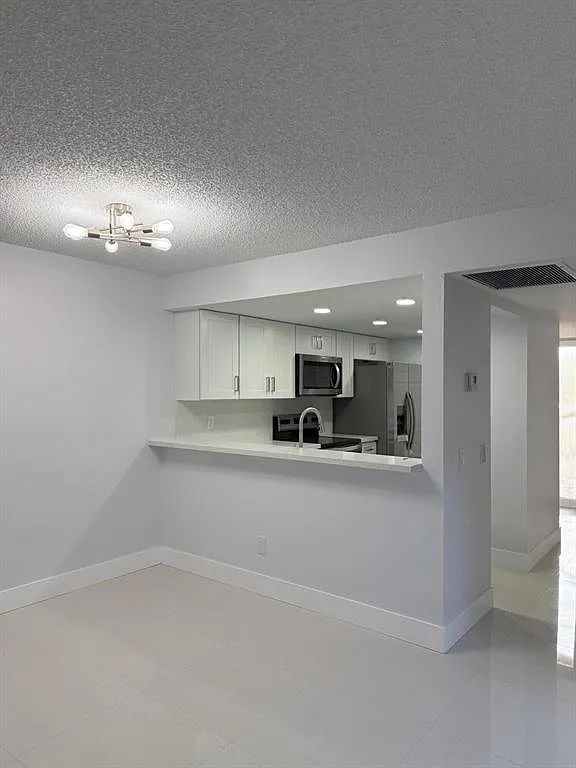 NW 124th Ave, Hollywood — Photo 2