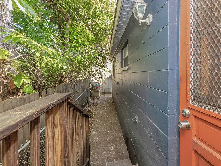 600 Douglas Ave — Photo 25