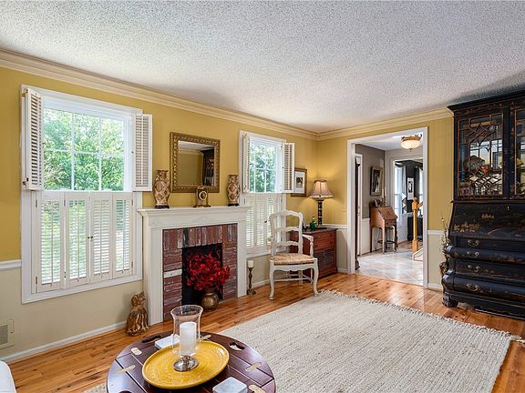 3rd image of 17 Canterbury Trl